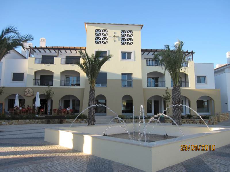 www.east-west-algarve.com.Through The Fountain Conceicao de Tavira