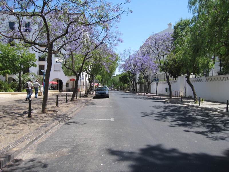 The walk from station down to Tavira